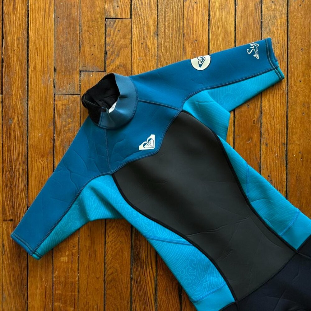 Roxy Syncro 2MM SA218WF Women Blue Black Short Sleeve Short Leg Wetsuit Size 6 - Picture 2 of 7
